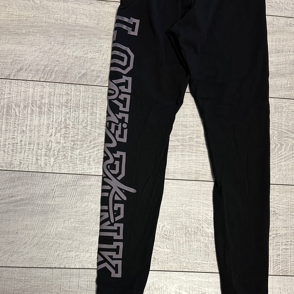 PINK Victoria's Secret Black Leggings with Gray Logo - Picture 4 of 8